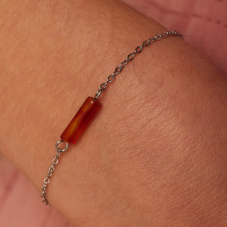 Stainless steel armband met rode onyx