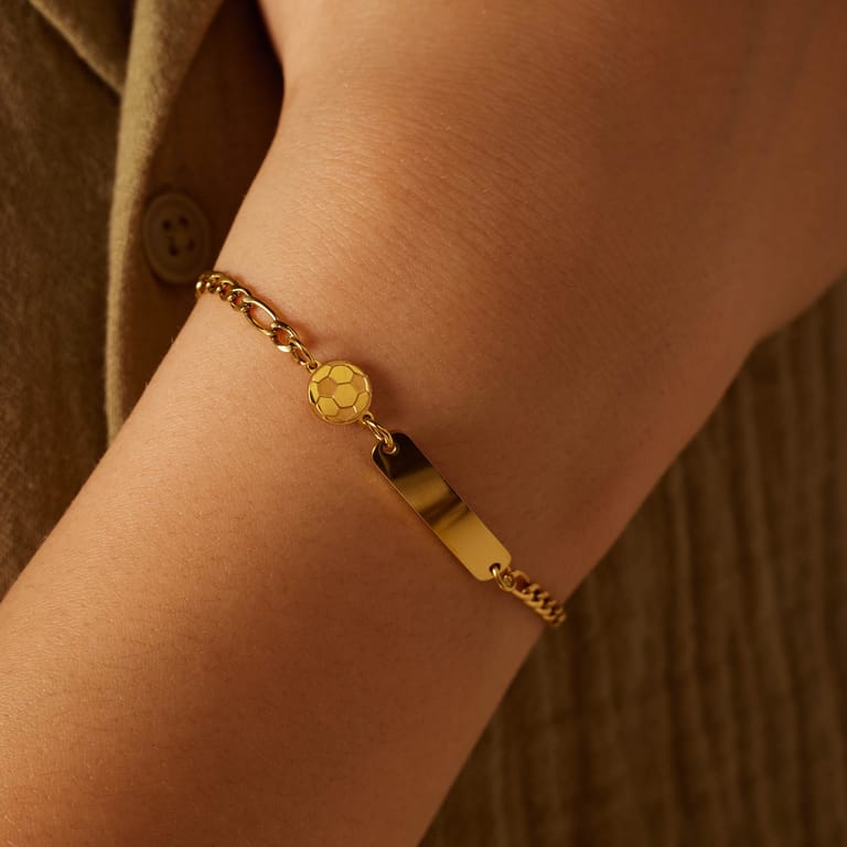 Stainless steel goldplated plaatarmband met voetbal