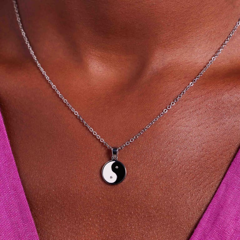 Halskette aus Edelstahl mit Yin- und Yang-Symbol