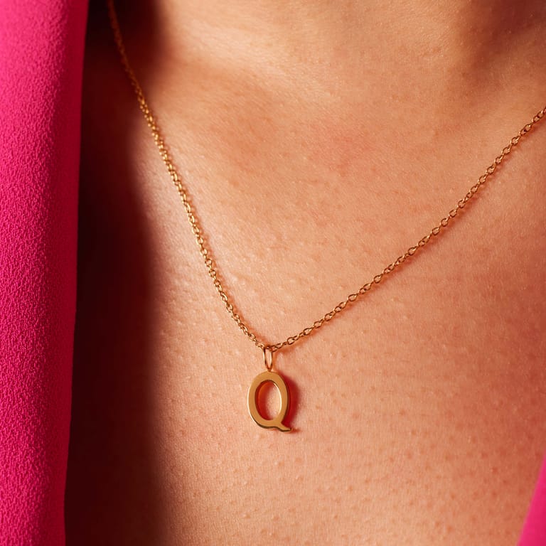 Stalen goldplated ketting met letterhanger Q voor dames