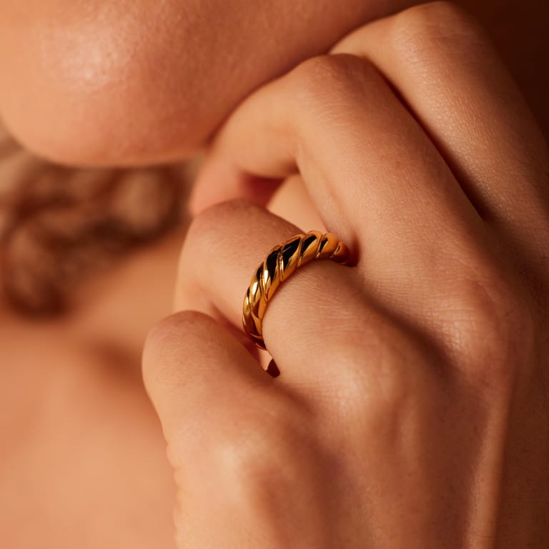 Stainless steel goldplated ring draai 5,5mm