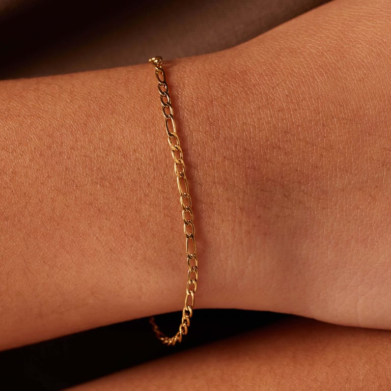 Stalen goldplated armband figaro 2mm
