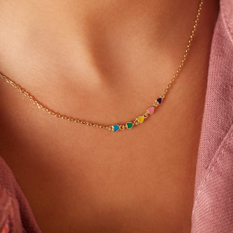 Zilveren goldplated ketting gekleurde emaille hartjes