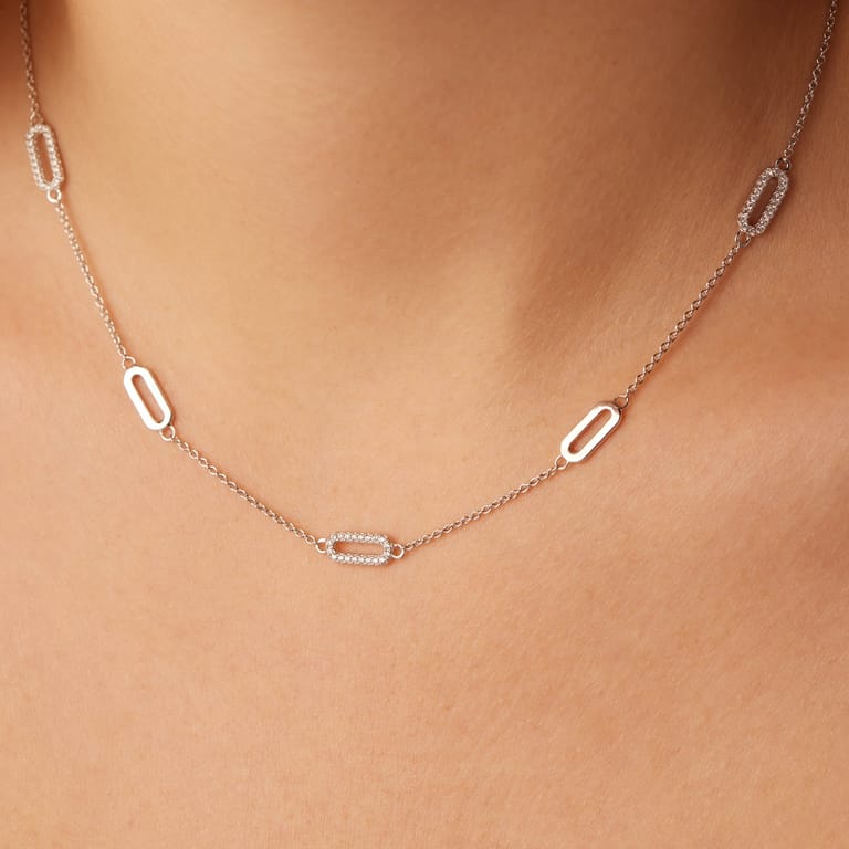Halskette aus 925er Silber mit ovalen Anhängern
