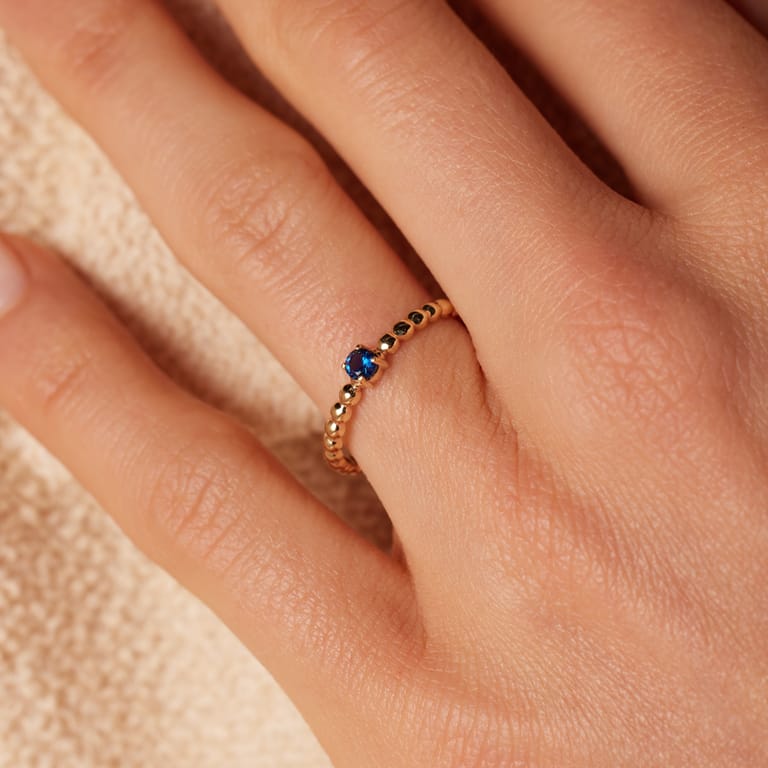 9 karaat ring met blauwe zirkonia