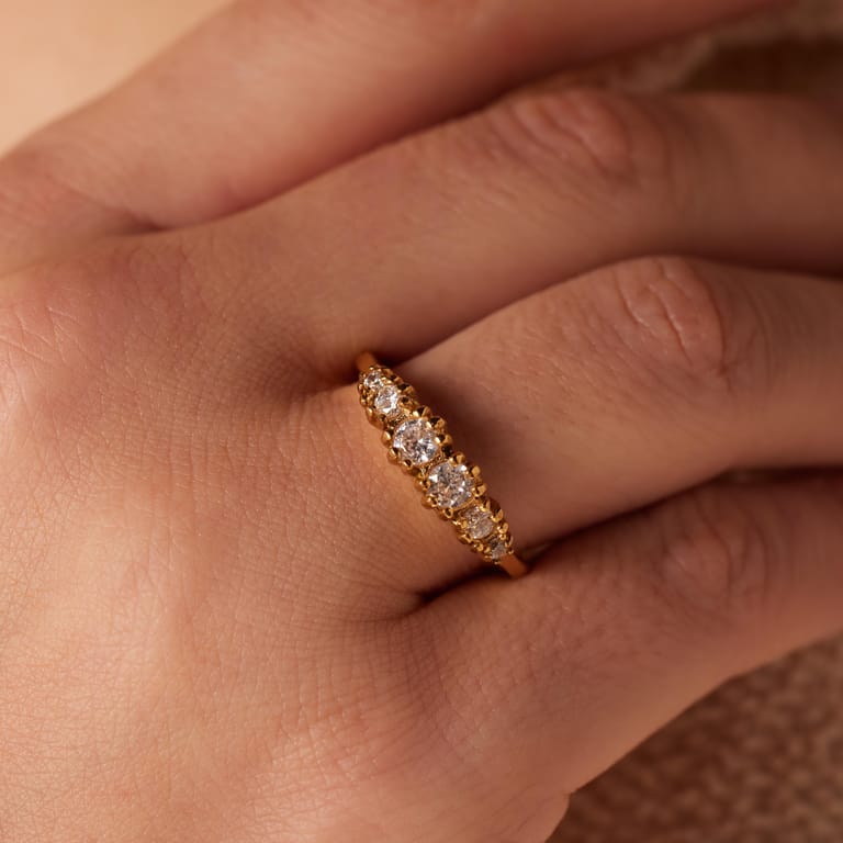 Stainless steel goldplated vintage ring met witte zirkonia