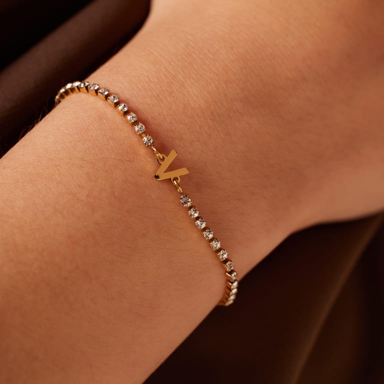 Tennisarmband aus Edelstahl, vergoldet, mit weißem kubischem Zirkonia, Buchstabe: V