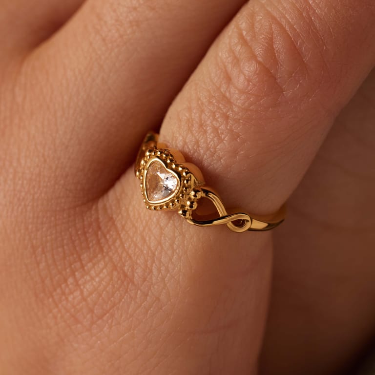 Stainless steel goldplated vintage ring met hart wit