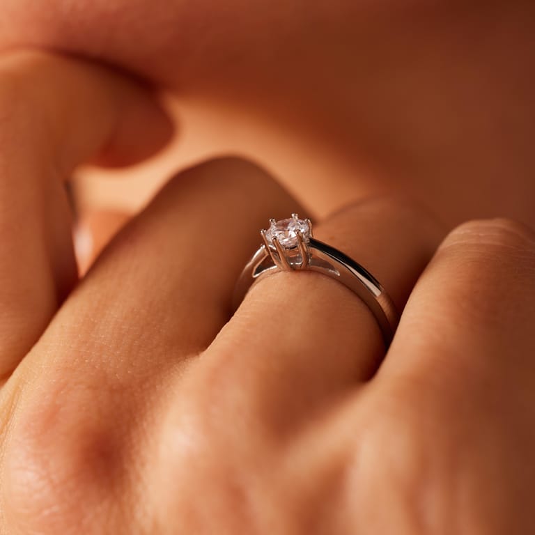 Stainless steel solitair aanzoeksring met zirkonia