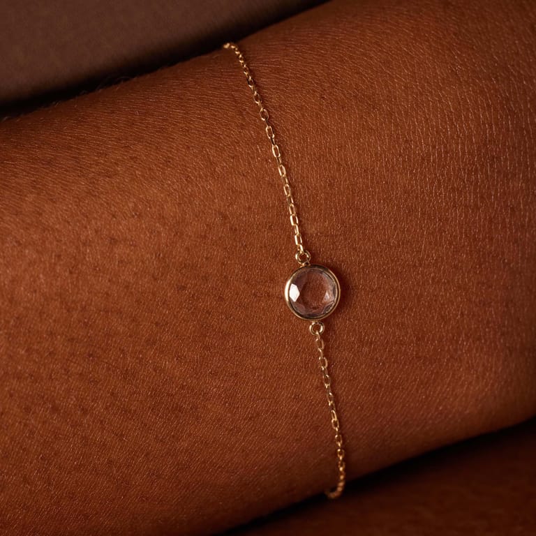 14 karaat geelgouden armband met geboortesteen hanger April
