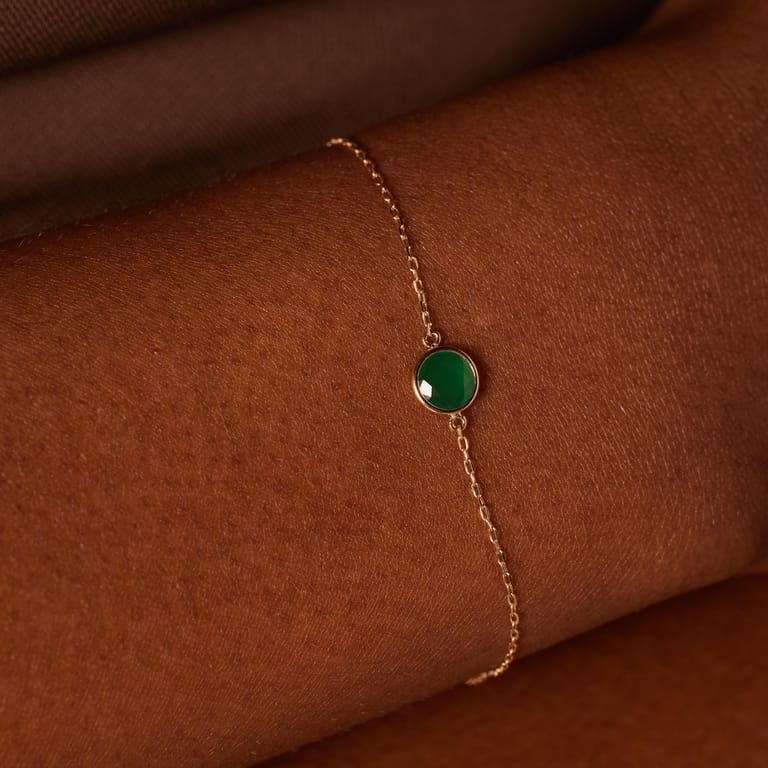14 karaat geelgouden armband met geboortesteen hanger Mei