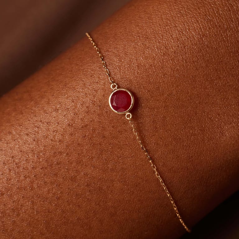 Armband aus 585 Gelbgold mit Geburtsstein-Anhänger, Juli