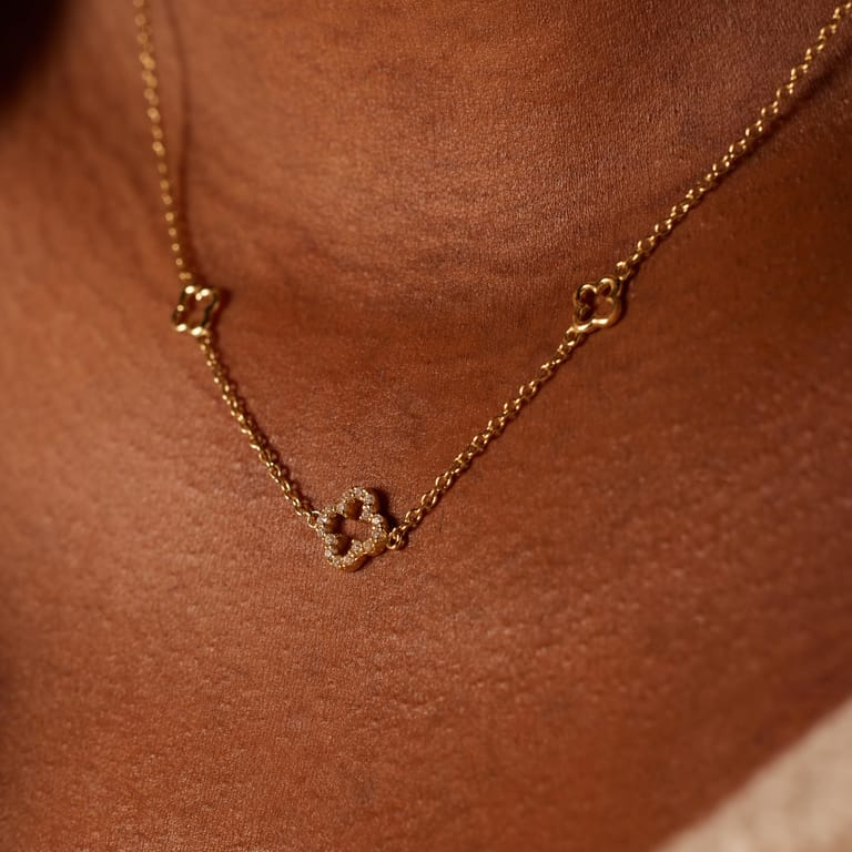 Zilveren goldplated ketting met hanger klaver met zirkonia voor dames