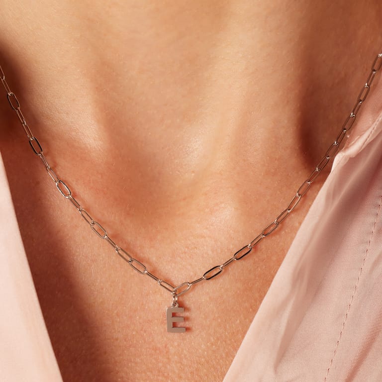 Stainless steel ketting closed forever met letter E