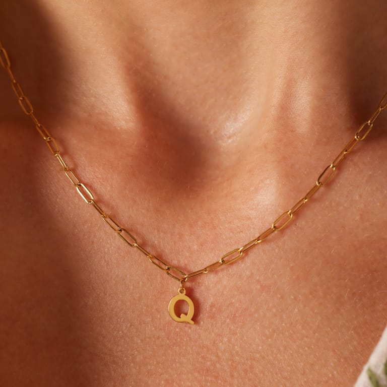 Stalen goldplated ketting met hanger letter Q voor dames