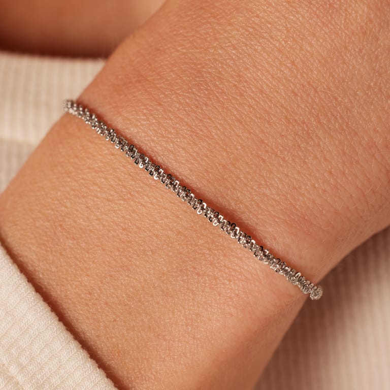 Stainless steel armband gedraaid