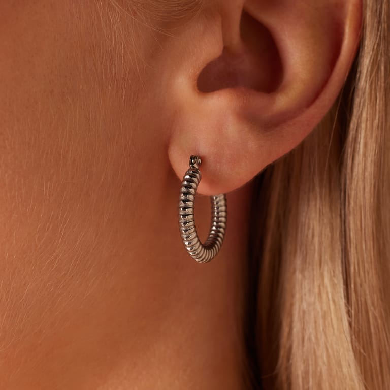 Myla stainless steel oorringen rond bewerkt voor dames