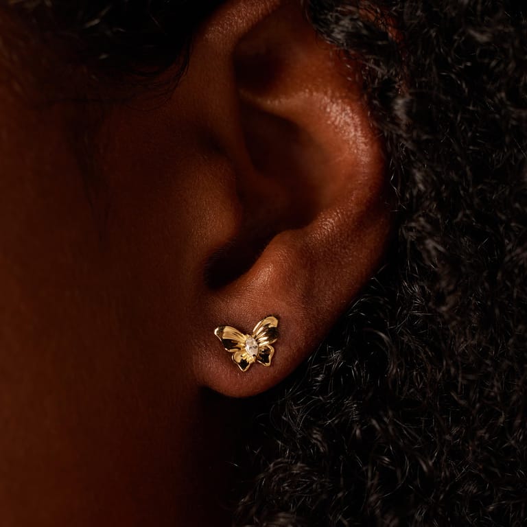 Zilveren goldplated oorknoppen vlinder met zirkonia voor dames