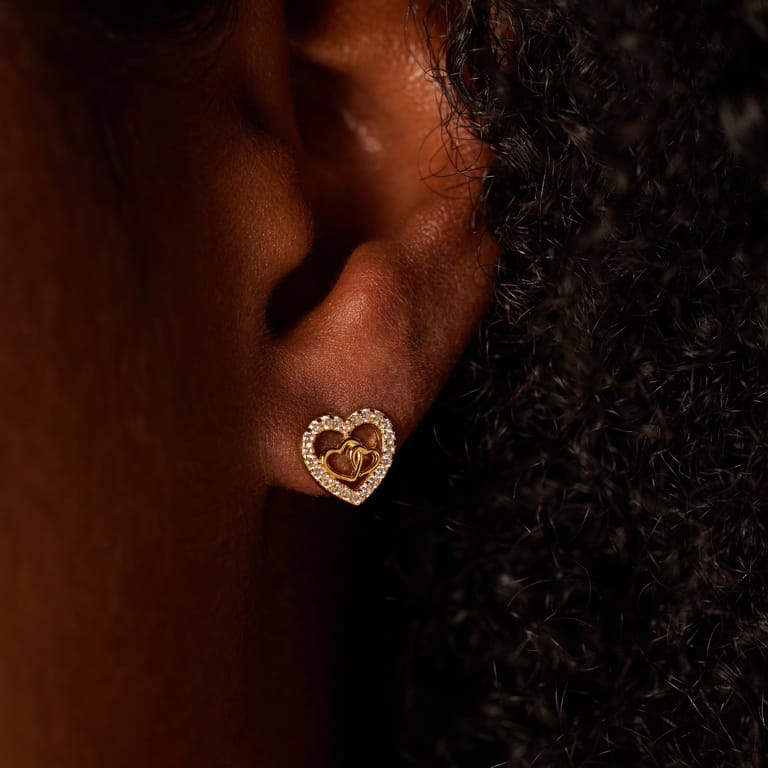 Zilveren goldplated oorknoppen hart met zirkonia voor dames