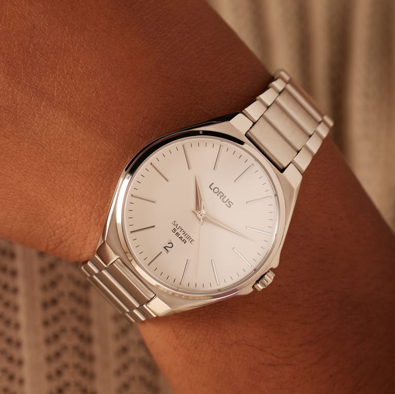 Lorus Herrenuhr mit Armband aus Edelstahl RS949DX9