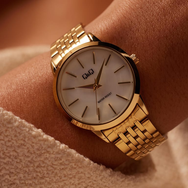 Q&Q goudkleurig dames horloge parelmoer