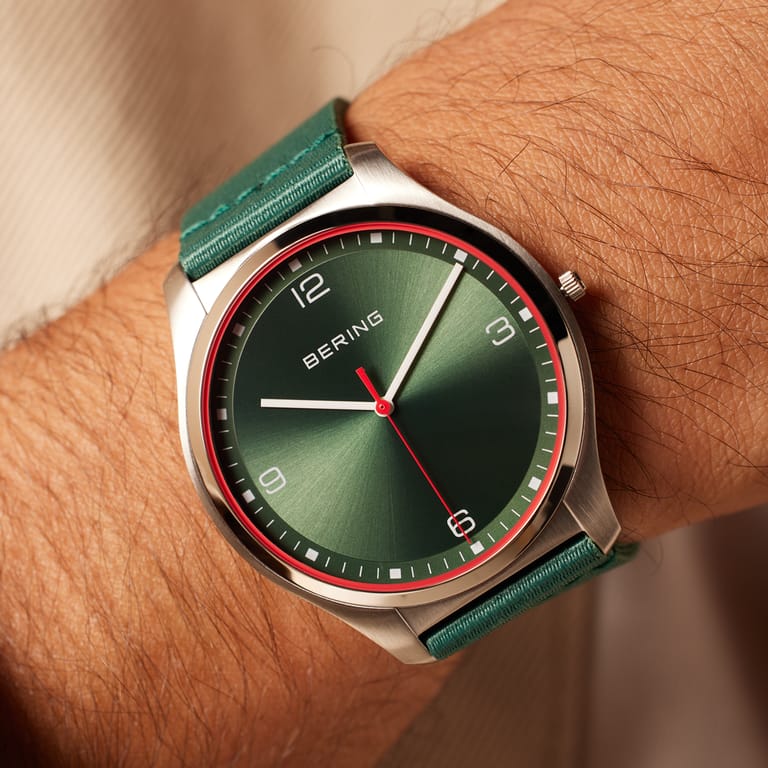 Bering horloge met leren band groen 18342-508