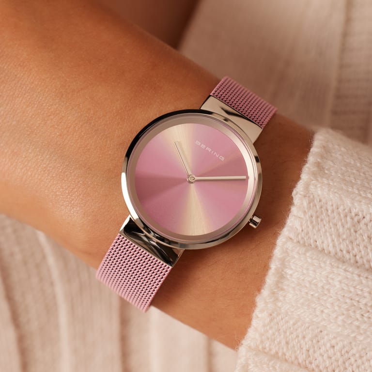 Bering horloge met mesh band roze 19031-999