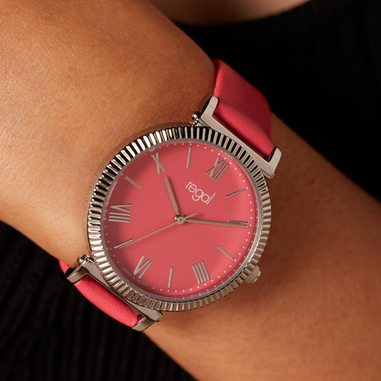 Regal horloge pantone kleur burned sienna