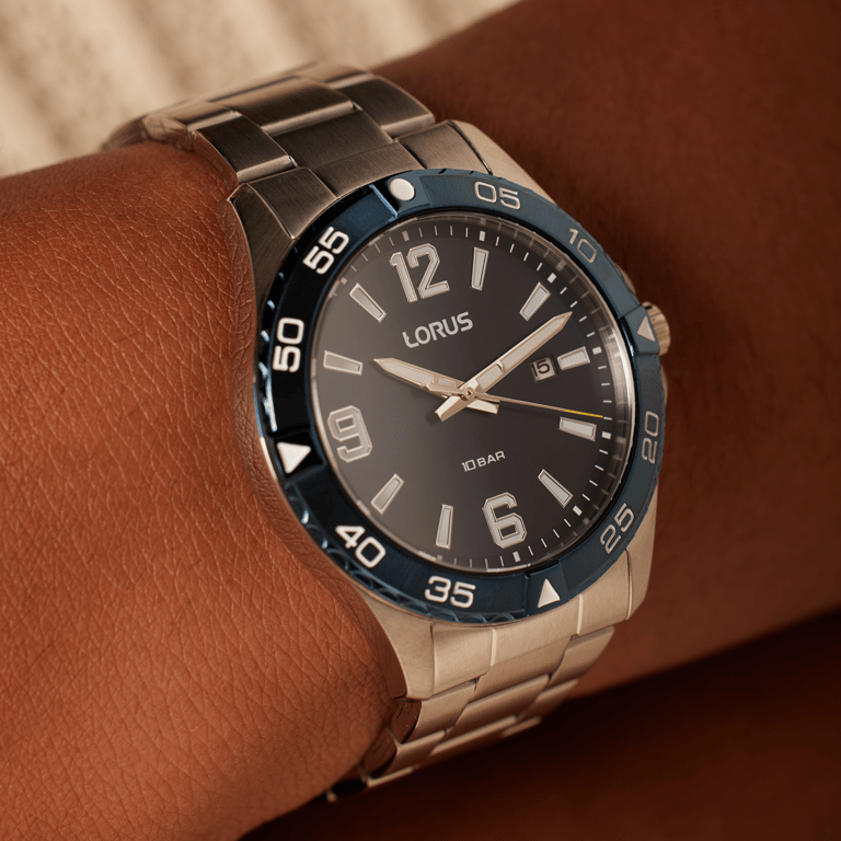 Lorus herenhorloge staal met blauw accent RH989QX9