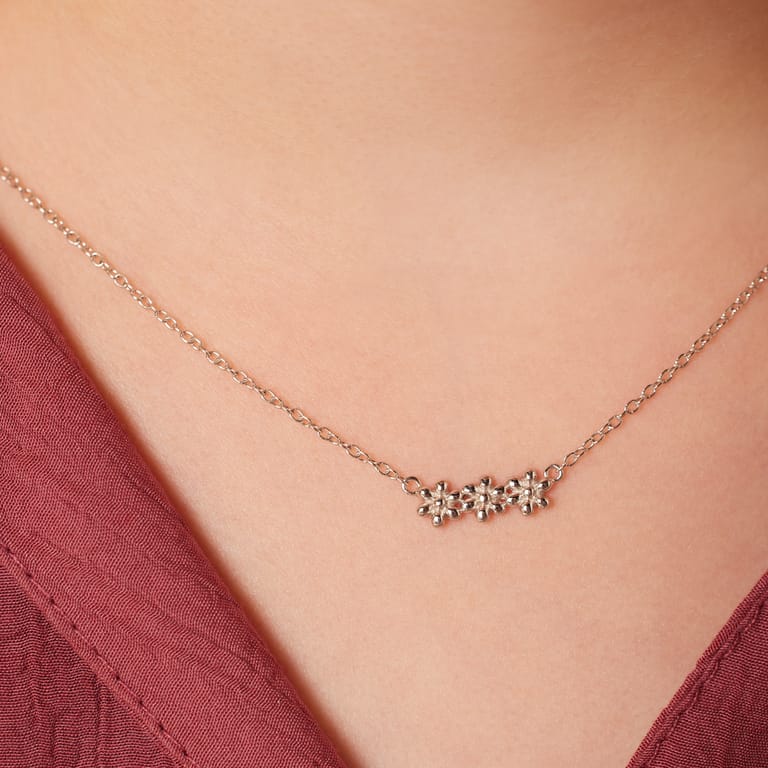 Zilveren kinderketting bloemen