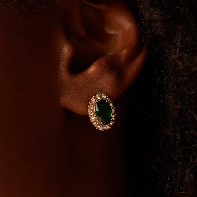 Stainless steel goldplated vintage oorknoppen met groen zirkonia
