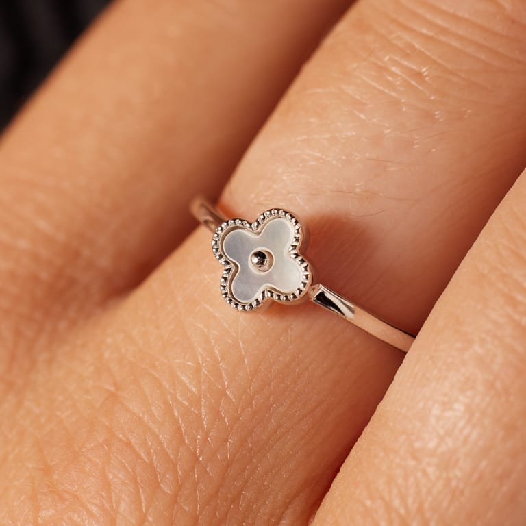 Ring aus 925er Silber, Kleeblatt, Perlmutt