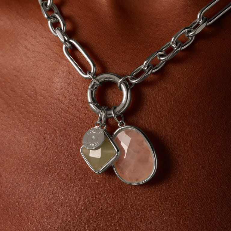 Charm aus Edelstahl mit Rosenquarz