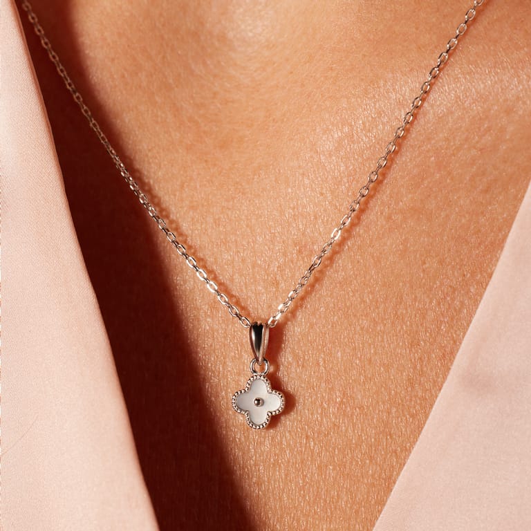 Zilveren ketting met hanger klaver parelmoer voor dames