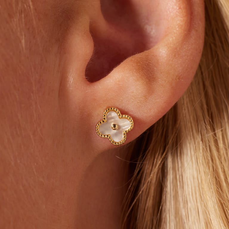 Zilveren goldplated oorknoppen klaver parelmoer voor dames