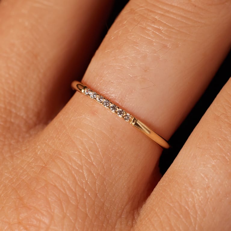 9 Karat Ring mit Zirkonia