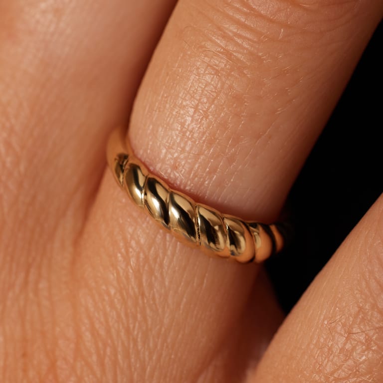 14 karaat geelgouden ring croissant 
