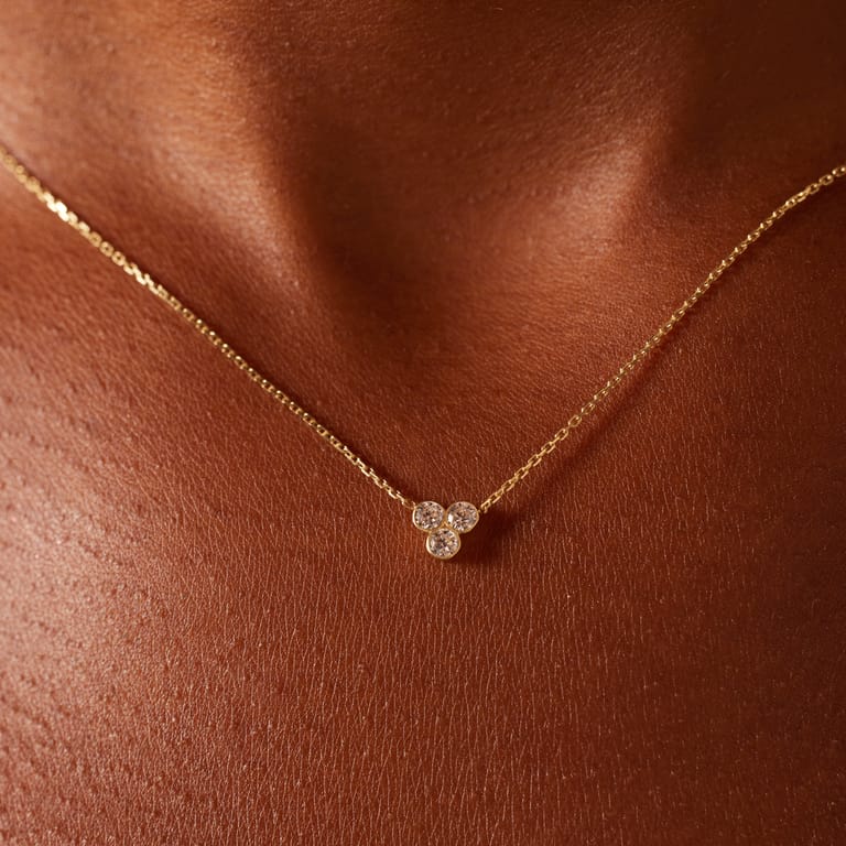 14 karaat gouden ketting 3 zirkonia steentjes