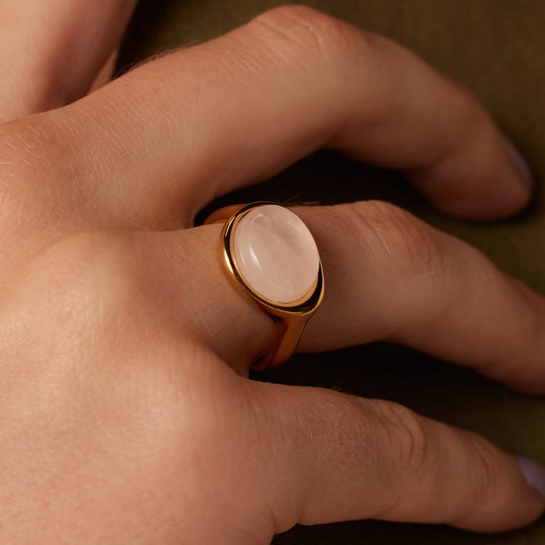 Stainless steel goldplated ring met rozenkwarts ovaal