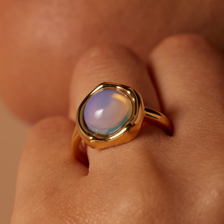 Ring aus Edelstahl, vergoldet, mit Opal