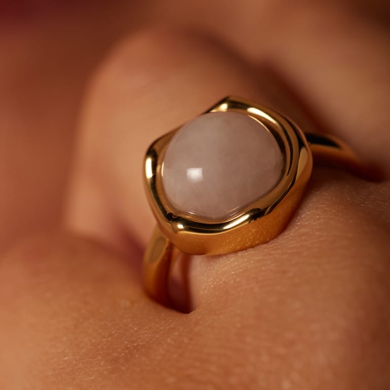 Stainless steel goldplated ring met rozenkwarts voor dames