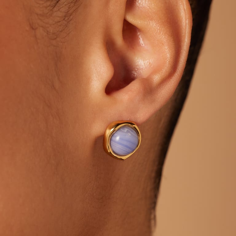 Stalen goldplated oorknoppen met blue lace agaat voor dames
