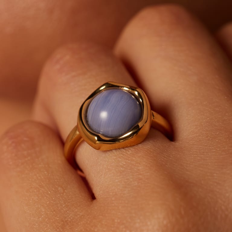 Stalen goldplated ring met blue lace agaat voor dames