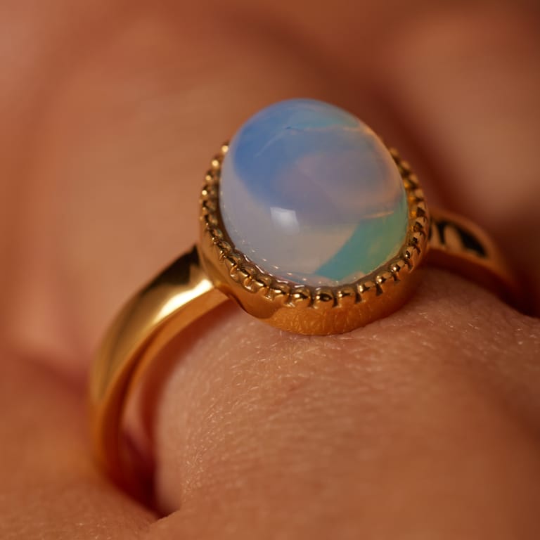 Stainless steel goldplated ring met opaal voor dames