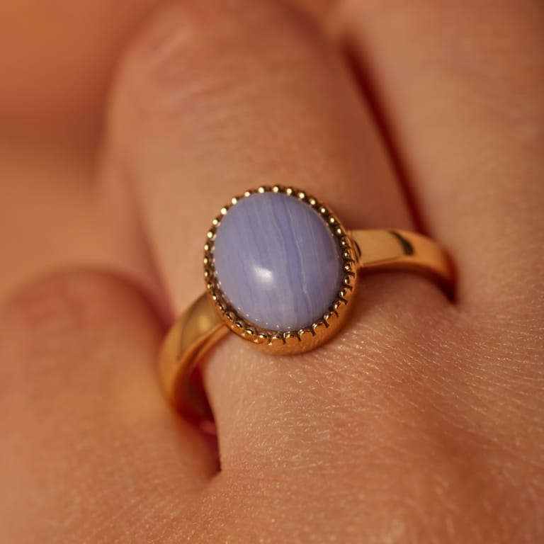 Stainless steel goldplated ring met blue lace agaat
