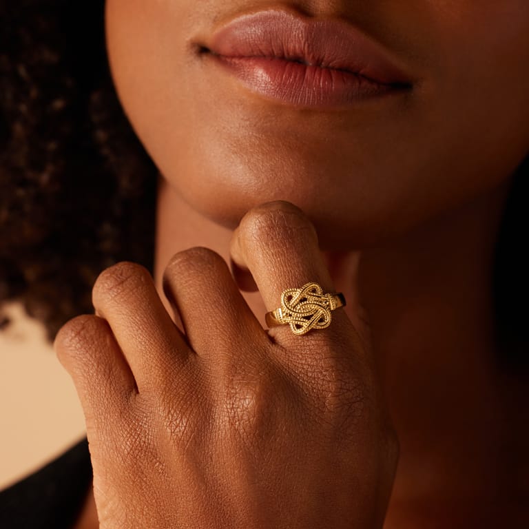 Stainless steel goldplated ring met mattenklopper