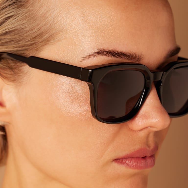 Schwarze quadratische Retrosonnenbrille