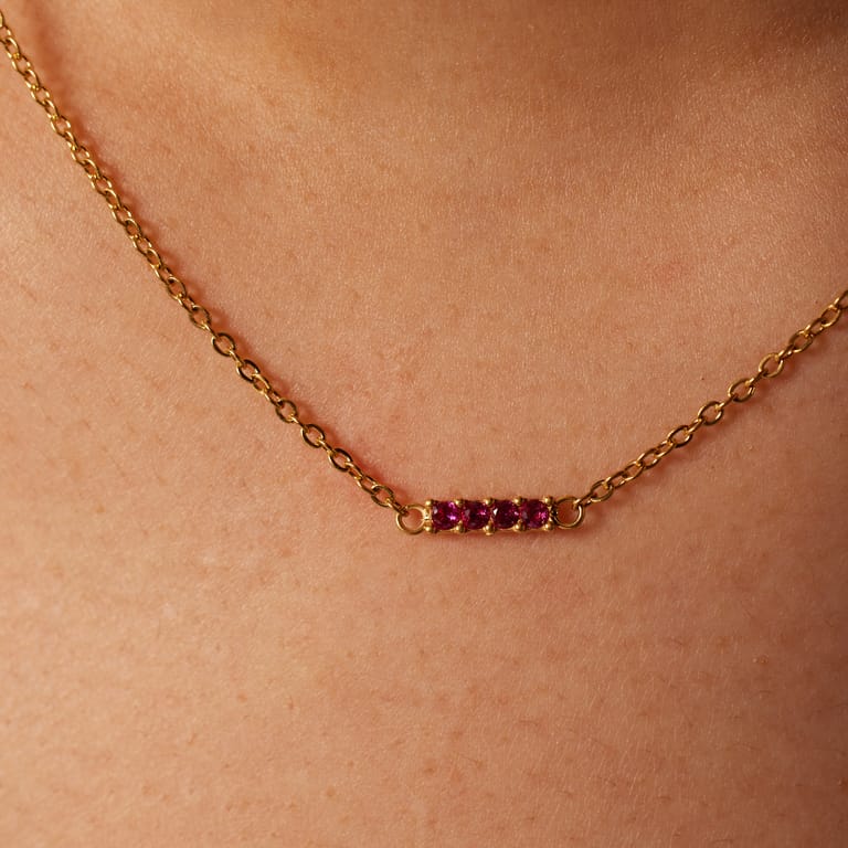 Stainless steel goldplated ketting met rood zirkonia