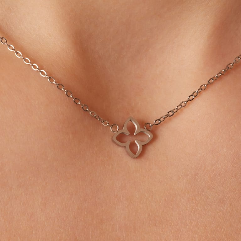 Stalen ketting met ovale bloem