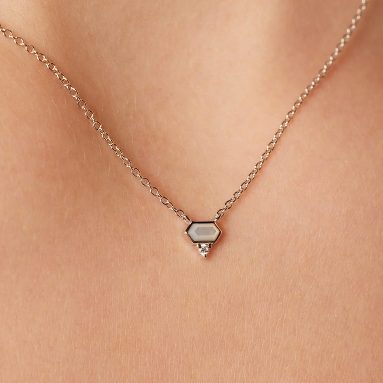 Zilveren ketting met parelmoer hanger en zirkonia